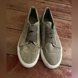 Women’s Blowfish Olive Green Canvas Slip-On Sneakers with Elastic Laces